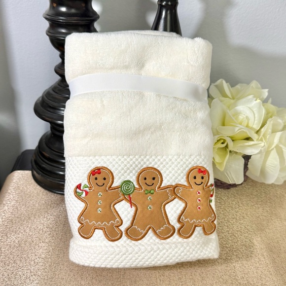NWT Set of 2 GINGERBREAD DOLLS Hand Towels - Picture 5 of 7